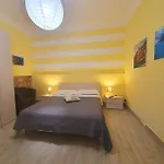 Tecla House Apartment