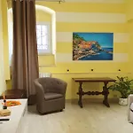 Tecla House Apartment